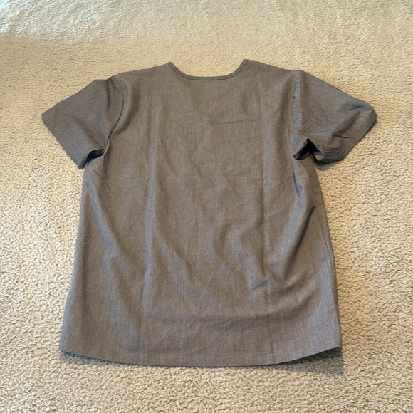 Figs Heather Gray V-Neck Scrub Top Leon three pocket scrub top Size  M - Picture 5 of 5